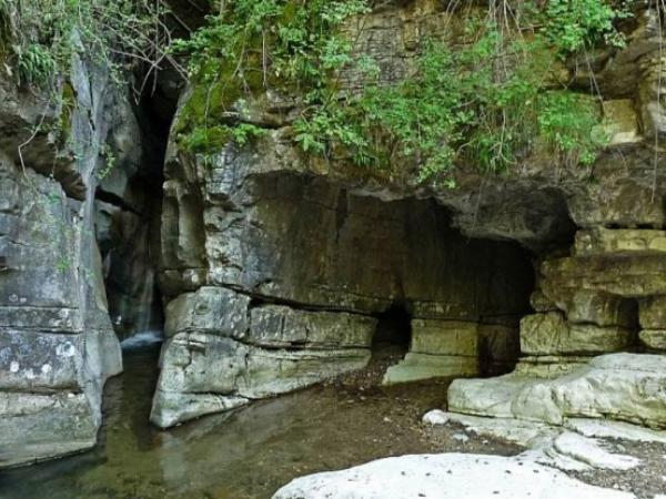 grotte di Ara parco naturale monte Fenera
