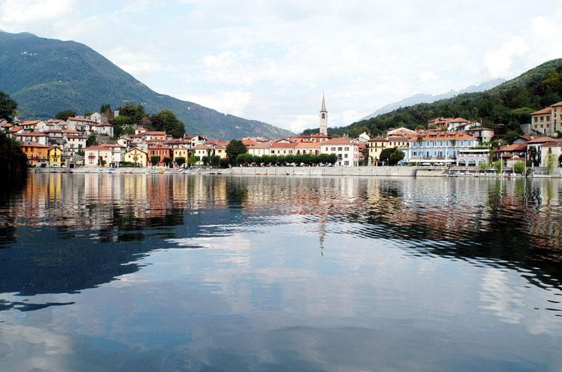 Lago di Mergozzo Le Colline di Maggiora Lago di Mergozzo Le Colline di Maggiora